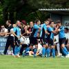 Jubel bei Cosmos Aystetten: Durch Tore von Dejan Mijailovic und Maximilian Drechsler gewann die Mannschaft das Relegationshinspiel gegen den TSV Meitingen mit 2:1. Denis Buja hatte zwischenzeitlich den Ausgleich erzielt. Am Sonntag um 14 Uhr geht es beim Landesligisten in Meitingen weiter.