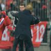Bayern-Trainer Pep Guardiola umarmte den Vierten Offiziellen.