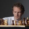 Jan Gustafsson ist Großmeister im Schach. Bekannt ist er inzwischen vor allem als Schachkommentator. Das Foto stammt aus der Zeit, als er noch häufiger an Schachturnieren teilgenommen hat.