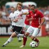 Franck Ribery (r) schoss den FC Bayern gegen die SpVgg Landshut mit 1:0 in Führung.