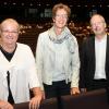 Gute Laune zum Arbeitsbeginn: (von links) Verwaltungsdirektorin Angela Weißhardt, Kulturbürgermeisterin Iris Mann und Intendant Kay Metzger. 	