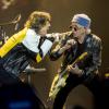 Mick Jagger und Keith Richards in Action: Die Rolling Stones rocken das Olympiastadion.