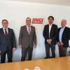 Nach der Lingl-Übernahme durch Schug 2021 (v. li.): Winfried Hein (damaliger Geschäftsführer Lippert und Lingl),  Hubert Schug (Lingl-Inhaber), Alexander Kögel (damaliger Lingl-Geschäftsführer), Christian Plail (früherer Insolvenzverwalter).