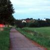 Auf dem Radweg von Röfingen nach Burgau ist es nachts dunkel. In seiner jüngsten
Sitzung informierte sich der Röfinger Gemeinderat über die
Möglichkeiten einer Beleuchtung mit Solarlampen.