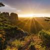 Goldene Stunde: Abendstimmung in der Sächsischen Schweiz beim Blick auf Schrammsteine und Falkenstein.