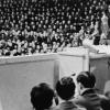 Alle Augen sind am 18. Februar 1943 im Sportpalast auf Joseph Goebbels gerichtet. Der Propagandaminister zog zwar sein Publikum im Saal in seinem Bann, die Wirkung in der Bevölkerung blieben jedoch eher gering.  