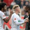 Im Spiel gegen Eintracht Frankfurt mussten die Spieler des FCA eine 1:3-Niederlage einstecken.