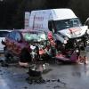 Eine 55-jährige Autofahrerin aus dem Landkreis Dillingen ist bei einem schweren Verkehrsunfall in der Nähe von Welden ums Leben gekommen. Der Fahrer eines Kleintransporters hatte laut Polizei die Kontrolle über sein Fahrzeug verloren. 