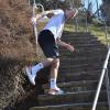 42 Stufen hat die Treppe, die zu  Florian Kempters Elternhaus hinaufführen. Der 29-Jährige nutzt sie zum täglichen Fitnesstraining.