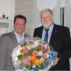 Karl Janson (rechts) gratulierte seinem Nachfolger im Amt, Michael Neher, zu dessen Wahl zum Bürgermeister in Vöhringen. 	