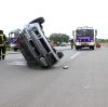 Dieses Auto wurde nach einem Ausweichmanöver etwa 150 Meter auf der A8 von einem nachfolgenden Transporter mitgeschleift. Der Fahrer kam mit leichten Verletzungen davon.