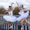 Ana (links) als Prima-Ballerina im Fotoshooting-Duell mit ihrer Modelkollegin Luca.