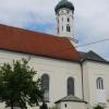 Die Kirche St.-Martin in Pfaffenhofen erhielt bei ihrer Renovierung vor ungefähr zehn Jahren einen natürlichen, sandfarbenen Außenanstrich. Man orientierte sich mit der Farbe am Wessobrunner Pfarrhof. 