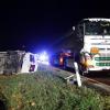Drei Autos, ein Kleintransporter und ein Lastwagen waren am frühen Dienstagabend in einen Unfall auf der B 300 zwischen Kühbach und Aichach verwickelt.