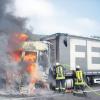 Ein Lkw fing gestern auf der A8 Höhe Bubesheim Feuer und brannte vollständig aus. Die A8 war zeitweise komplett gesperrt.   