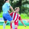 Gingen auch beim Gastspiel in Neusäß leer aus: Adi Kadic (links, hier im Zweikampf mit Josef Guggenberger) und der TSV Burgheim. Foto: Marcus Merk