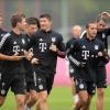 Die Triple-Sieger zurücl auf dem Bayern-Trainingsplatz: Thomas Müller (vorne, l-r), Robert Lewandowski und Thiago.