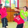 Georg Holand (rechts/grün) war beim Spiel in Bobingen erfolgreichster Werfer des TSV Wertingen. Die A-Jugend gewann mit 32:26 Toren. Foto: Stoll