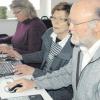 Petra Pospischil, Inge Lahrsow und Willi Welser (von links) lernen bei der Türkheimer Volkshochschule den Umgang mit dem Computer.  