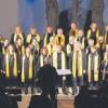 Ausgestattet mit gelben Schals auf schwarzer Kleidung gab der Gospelchor „Salvation“ ein Konzert in Gersthofen. 