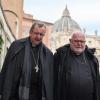 Der Erzbischof von München und Freising, Kardinal Reinhard Marx (rechts) gehört zu den deutschen Bischöfen, die am Montag im Vatikanzu Besuch sind.