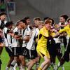 Die U17-Junioren des DFB feiern den EM-Titel.