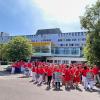 Rund 250 Beschäftigte des Landsberger Klinikums versammelten sich anlässlich der Protestaktion "Alarmstufe Rot" in ihrer Mittagspause vor dem Landsberger Klinikum.