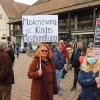 Diese Teilnehmerinnen, darunter AfD-Stadträtin Christina Wilhelm (r.), fordern die Aufgabe der Maskenpflicht für Schüler. 