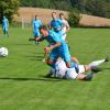 Einen schweren Stand hatten Pascal Mader und der SV Cosmos Aystetten gegen den FC Heimertingen. Immer wieder fuhren die Allgäuer den ambitionierten Hausherren in die Parade. Am Ende waren zwei fest eingeplante Punkte futsch. Foto: Oliver Reiser