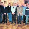 Die Verantwortlichen der Langweider Feuerwehr und Bürgermeister Jürgen Gilg mit den geehrten Mitgliedern. Foto: Johann Buchart