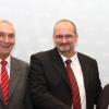Von der Bibertaler SPD einstimmig als Bürgermeister-Kandidat nominiert: Guido Berning aus Offingen (Mitte) mit Bundestagsabgeordnetem Karlheinz Brunner aus Illertissen (rechts) und SPD-Ortsvorsitzendem Wolfgang Beyer.  
