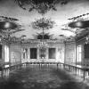 Das Foto aus den 1930er-Jahren zeigt den Festsaal als Sitzungsaal. Die Motive der Deckenbilder sind nicht erkennbar.