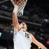 Nikola Jokic beim Dunking.