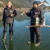 Norbert Jank (links) ist seit 30 Jahren Eismeister am Weißensee in Kärnten. Mit seinem Wissen über gefrorenes Wasser half er vor 30 Jahren einem James-Bond-Filmteam. 