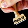 Hartz-IV-Empfängern können mit viel Geduld eines Arbeitgebers und Unterstützung des Jobcenters eine Festanstellung finden.