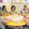 Viele Kinder spielen heute zu wenig Brettspiele – und lernen deshalb auch schlechter: In einem neuen Raum in der Pfaffenhofener Hermann-Köhl-Schule sollen die Schüler zurück zum Spiel finden.  