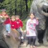 Nicht nur die Kinder waren beim Ausflug in den Augsburger Zoo von den Tieren begeistert. 
