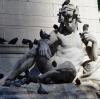 Melancholie mit Tauben: Brunnenfigur am Columbus Circle in Manhattan. Die besten Plätze sind belegt …