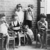 Eines der Fotos, das in der Ausstellung gezeigt wird: Kinder in der „Brandenburgischen Idiotenanstalt“ in Lübben, um 1933. 