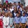 Prälat Dr. Bertram Meier spendete den jungen Menschen in Zusamaltheim das Sakrament der Firmung. 	 	