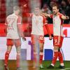 Konrad Laimer, Aleksandar Pavlovic und Harry Kane bejubeln das 2:0 für die Bayern.