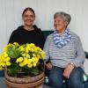 Anneliese Plepla, 86, und Anita Vogel, 38, leben seit einem Jahr in Ichenhausen in einer Wohngemeinschaft. Sie genießen es beide, wenn sie zusammensitzen und ein Schwätzchen halten können.