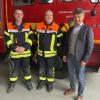 Marc Beck (Mitte) ist der alte und zugleich neue Erste Kommandant der freiwilligen Feuerwehr Aystetten (links Stellvertreter Karl Erber, rechts Bürgermeister Peter Wendel).