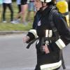 Der rennende Feuerwehrmann Steve Roidl startete beim Dorflauf in Ebermergen.  	