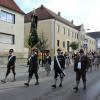 Über den menschenleeren Marktplatz in der Gemeinde führte der Festzug beim Jubiläum des Burgheimer Schützenvereins. Die Sportler feiern ihr 150-jähriges Bestehen.