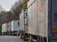 Ein Lkw-Fahrer ist in Rain am Freitagmorgen offenbar aggressiv geworden, weil er nicht schlafen konnte.