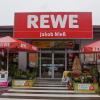 Im Rewe Jakob Nieß eröffnet am 1. August eine Postfiliale. Dort arbeitet dann das gleiche Team, das bisher die Post im Getränkemarkt Finkbeiner betreibt. 	