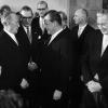 Zwei Kanzler, die den Öl- und Gashandel mit Russland wesentlich prägten: Konrad Adenauer (2. v. l.) und Willy Brandt.  