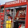 Die Feuerwehr rückt in Aindling zu einer brennenden Garage aus. Symbobild