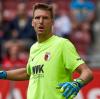 Andreas Luthe, Torhüter des FC Augsburg, will die Saison trotz der Corona-Krise zu Ende spielen.